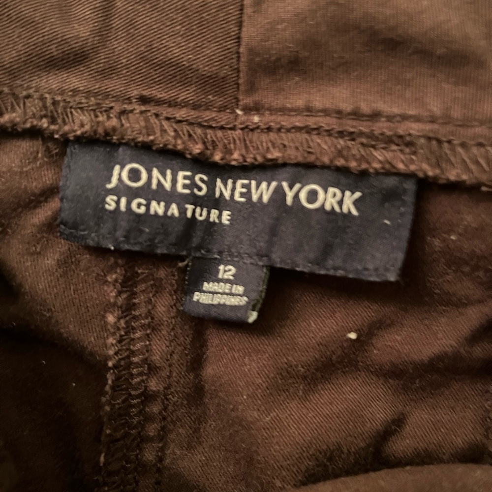 Jones New York Brown Capri Pants with gold hardware. - Picture 2 of 3